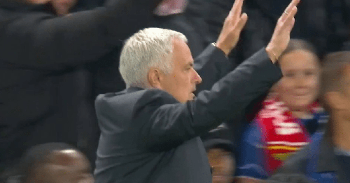 Jose Mourinho intervenes after crowd incident during Chelsea return | Football